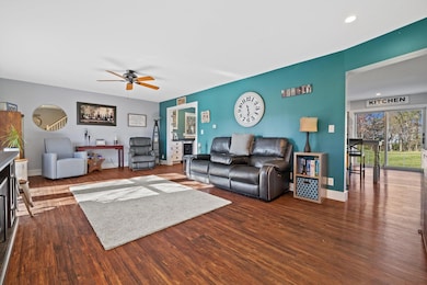 981 Cedar Dr, Burlington, WI 53105 - photo 5