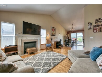 Living Room/Entrance
