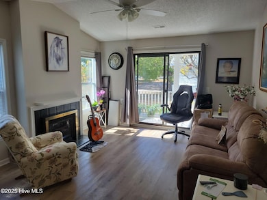 106 W Victoria Ct unit D, Greenville, NC 27834 - photo 5