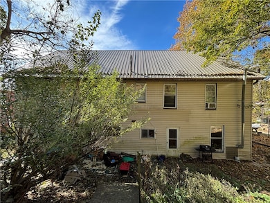 302-304 N Broad St, Ridgway, PA 15853 - photo 2