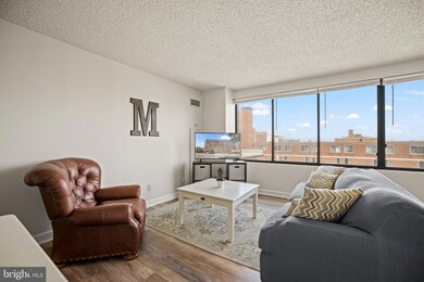 Park Princess/Logan Park unit 913, Washington, DC 20005 - photo 3