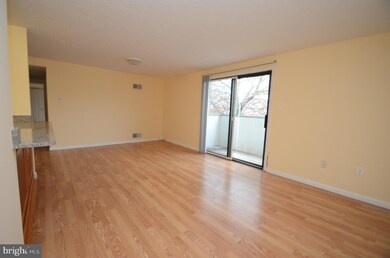 19609 Gunners Branch Rd, Germantown, MD 20876 - photo 2