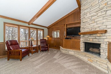 2511 White Eagle Trail SE, Cedar Rapids, IA 52403 - photo 2