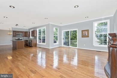21314 Village Green Cir, Germantown, MD 20876 - photo 4