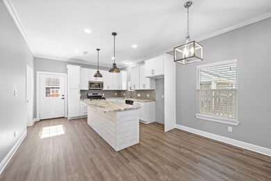 310 E Sidnor St, Alvin, TX 77511 - photo 2