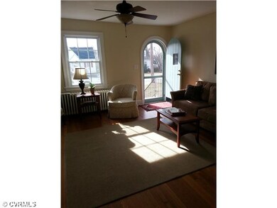 Living Room - Come inside!