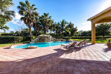 Large Backyard to entertain 