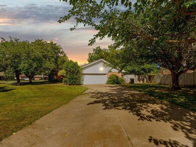 1221 Briarwood Dr, Cleburne, TX 76033 - photo 4