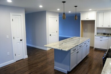 600 Colburn Ave, Dracut, MA 01826 - photo 5