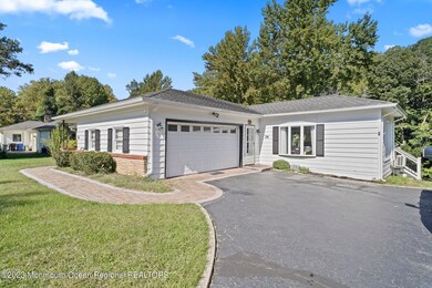 Direct entry 2-car garage