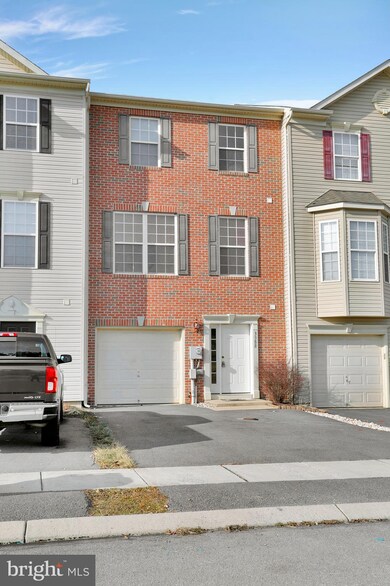 3388 Landmark Ct, Chambersburg, PA 17201 - photo 2