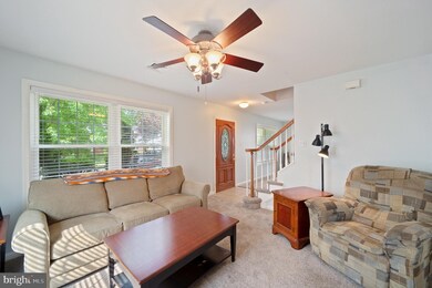 858 Bobwhite Ln, Secane, PA 19018 - photo 2