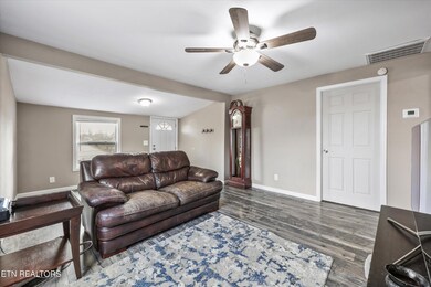 917 W Emerald Ave, Knoxville, TN 37921 - photo 7