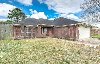 1045 Westglen Dr, Alvin, TX 77511 - photo 4
