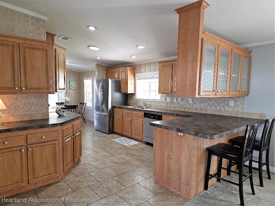 Stunning kitchen with space for multiple cooks AND its FULLY stocked!