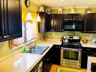 Recessed lighting and pendant lights are great acc