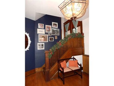 Entry/Foyer.