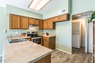 Washer/Dryer Included