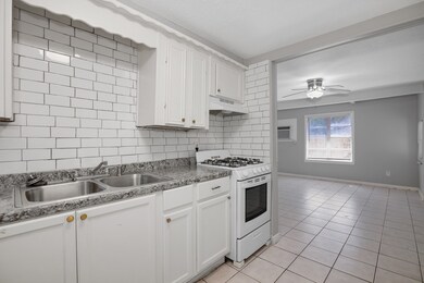 150 Hohldale St unit B, Houston, TX 77022 - photo 7