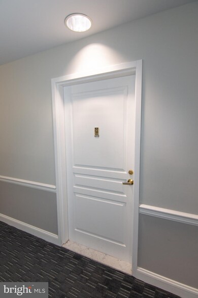 5575 Seminary Rd unit 102, Falls Church, VA 22041 - photo 4