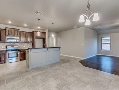 605 Beechwood Way, Moore, OK 73160 - photo 6