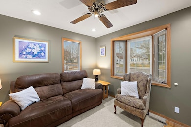 402 11th Ave SW, Austin, MN 55912 - photo 3