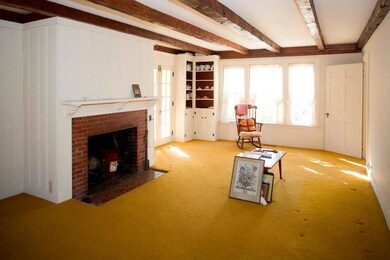 25' long living room