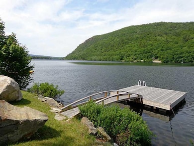 Waterfront/Dock/Pier.