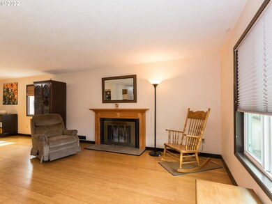 230 SW Phyllis Ct, Gresham, OR 97030 - photo 6