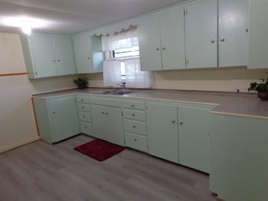 323 S 3rd St, Towanda, KS 67144 - photo 4