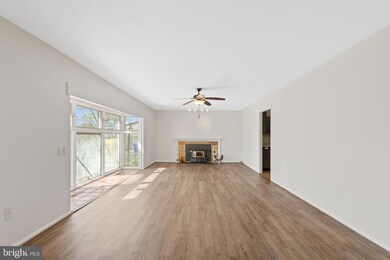 12818 Beechtree Ln, Bowie, MD 20715 - photo 5