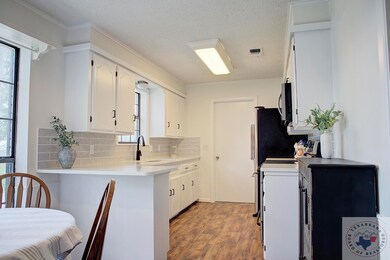 452 E Greenfield Dr, Wake Village, TX 75501 - photo 4