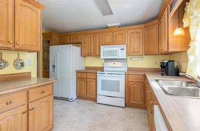 164 Eagle Dr, Rochester, NH 03868 - photo 4