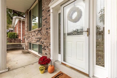 Covered Front Porch!