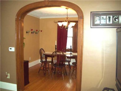 Living Room Living room archway to dining room