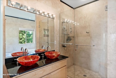 22-web-or-mls-Skylight - Mandi-45