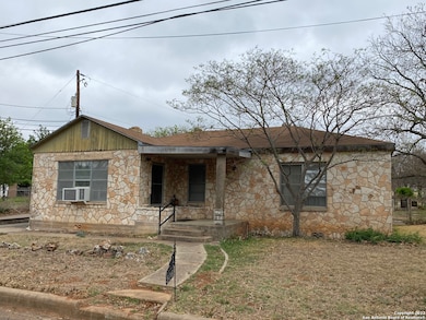 506 W Burbank St, Fredericksburg, TX 78624 - photo 3