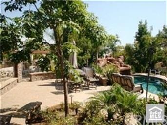 view of paradise backyard