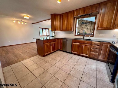 512 E 35th St, Scottsbluff, NE 69361 - photo 7