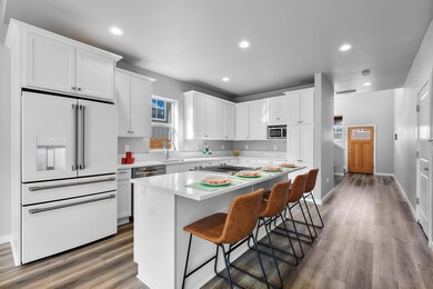 Kitchen/Breakfast Bar
