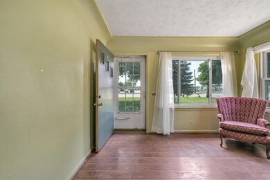 05-3616 W St Joseph St-windowstill-