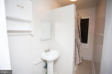 221 Warren St unit 1ST FLOOR, Gloucester City, NJ 08030 - photo 5