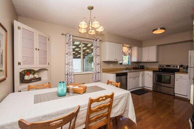 Kitchen and Eat in