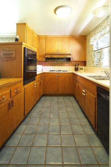 801 Northview kitchen