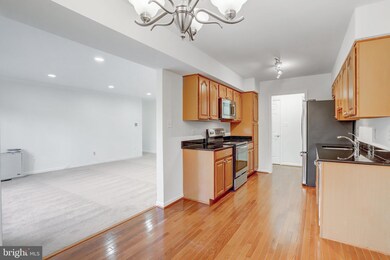 3330 Spring Ln unit D34, Baileys Crossroads, VA 22041 - photo 6