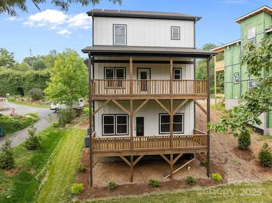 2 large back decks to relax on