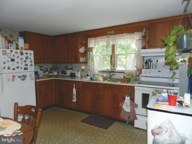 606 Hickory Ave, Telford, PA 18969 - photo 5