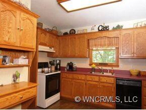 Kitchen w/ Great Cabinet Space
