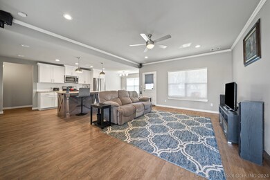 103 E 12th St, Claremore, OK 74017 - photo 4