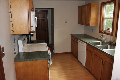 381 E Stenzil St, North Tonawanda, NY 14120 - photo 3